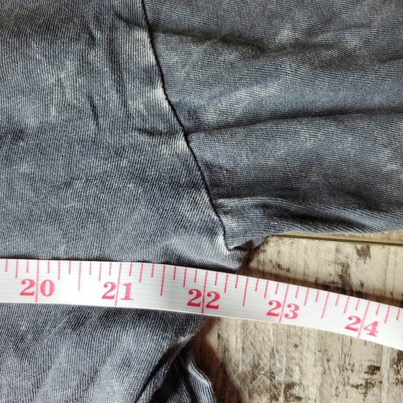 Caution to the Wind Distressed Gray Acid Wash Short Sleeve T-Shirt Size Medium - Picture 5 of 16